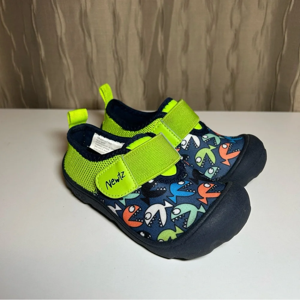 🌺 Newtz Water Shoes Toddler 7/8 Boy Fish Toe Cap Strap (2 of 2)